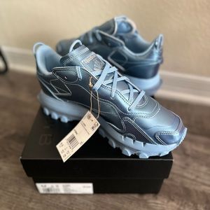 Brand New Reebok Cardi B Classic Leather Women's Shoes size 9.5